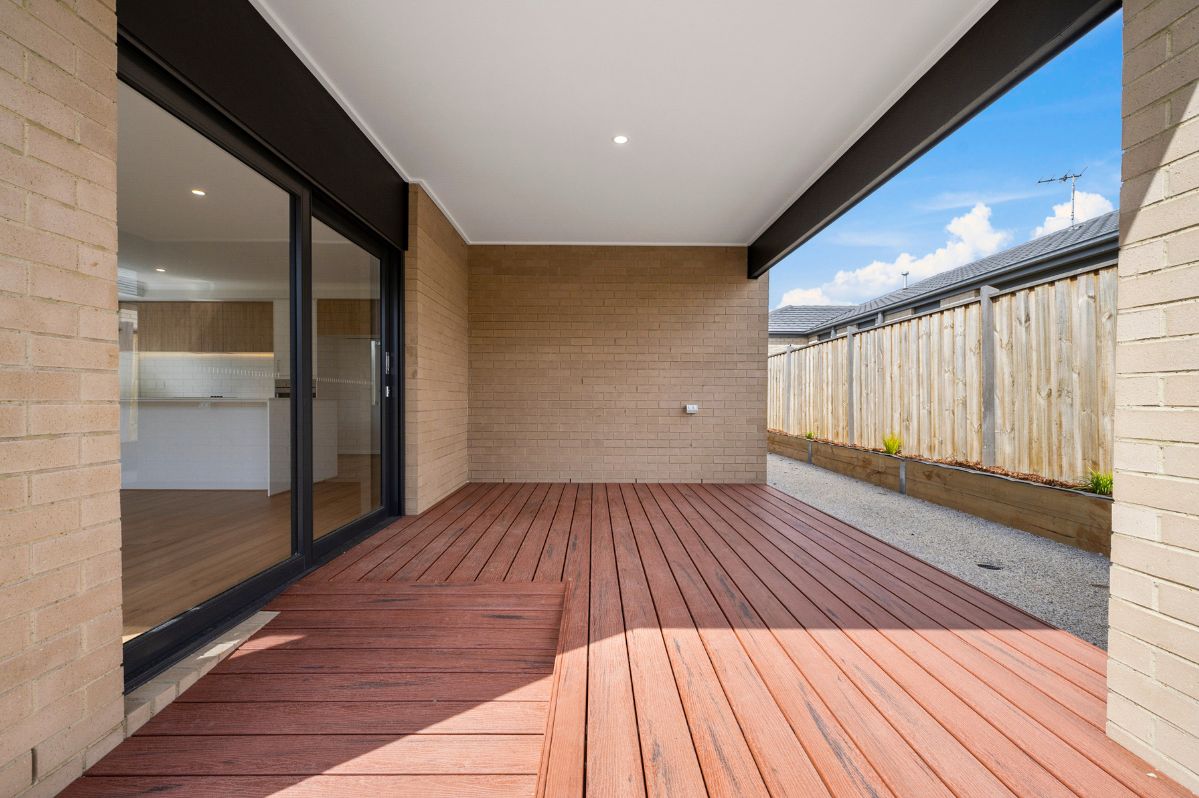 Modern 4-Bedroom HPS - Charlotte Street, New Norfolk — Home image 18