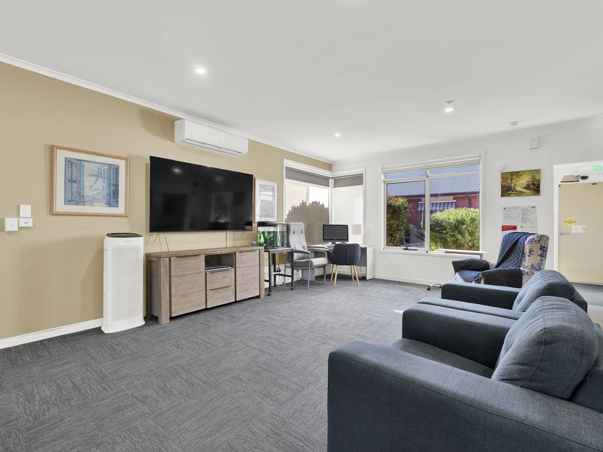 Beachside living in Williamstown — Home image 6