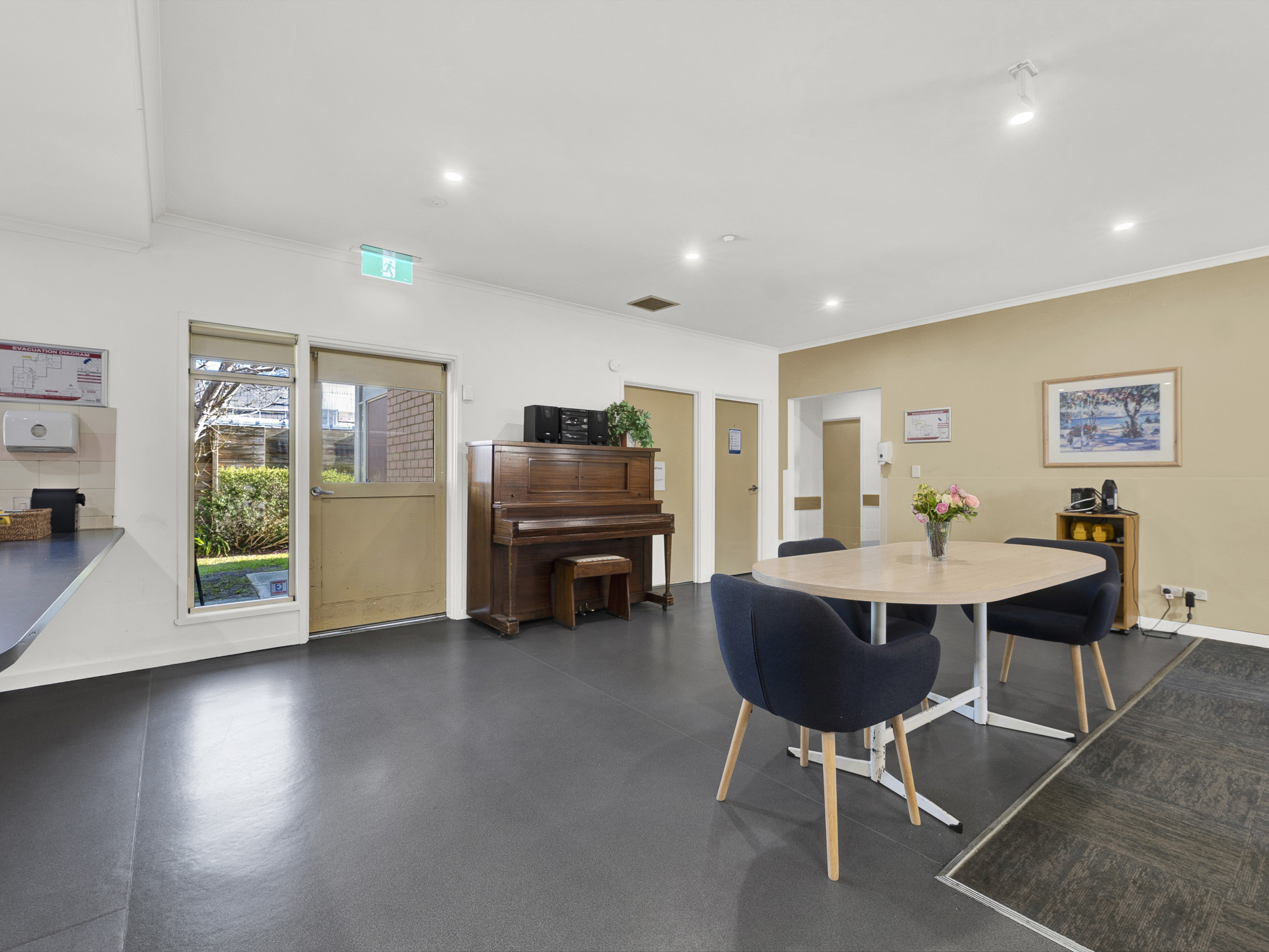 Beachside living in Williamstown — Home image 7