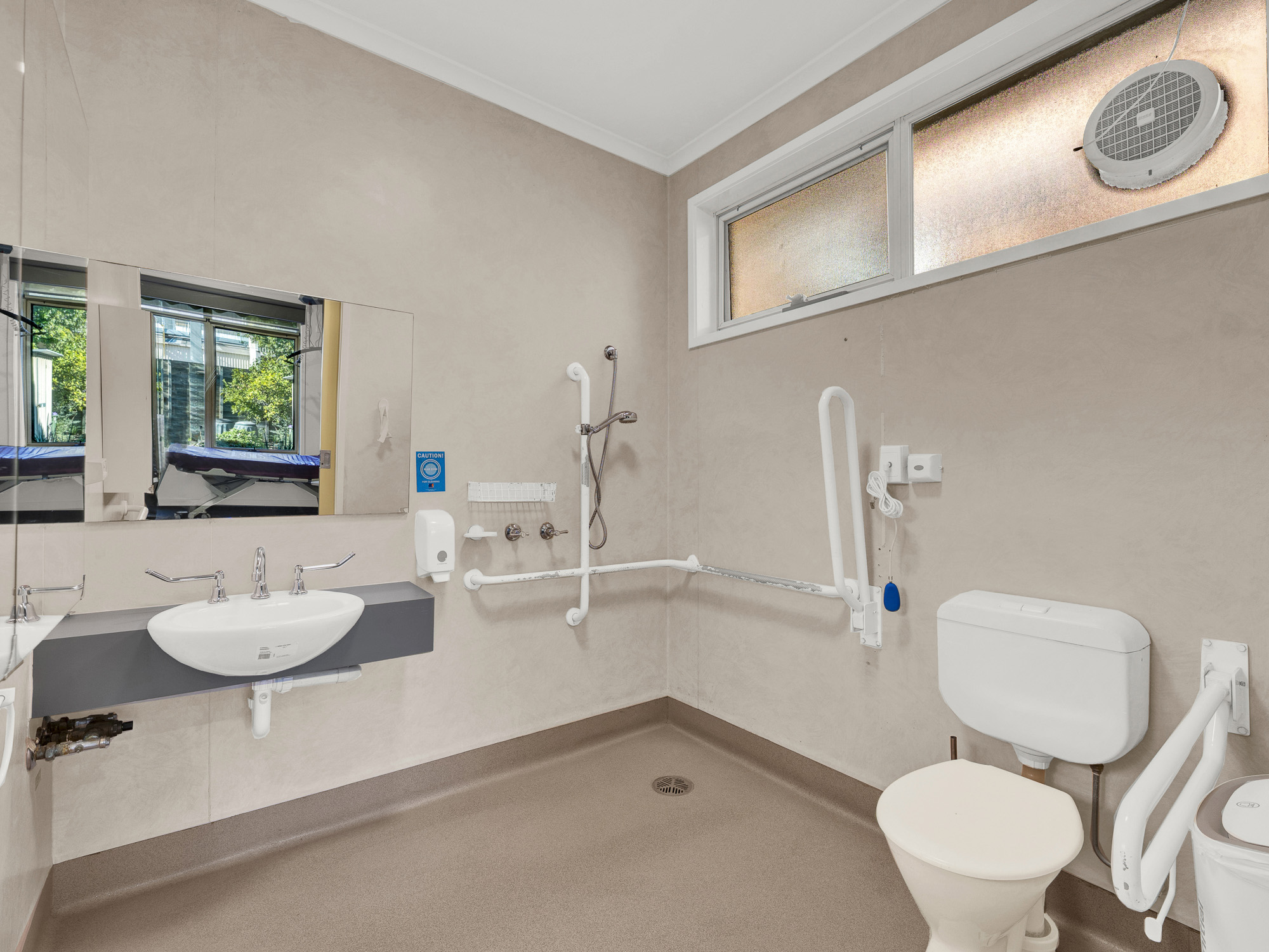 Beachside living in Williamstown — Home image 11
