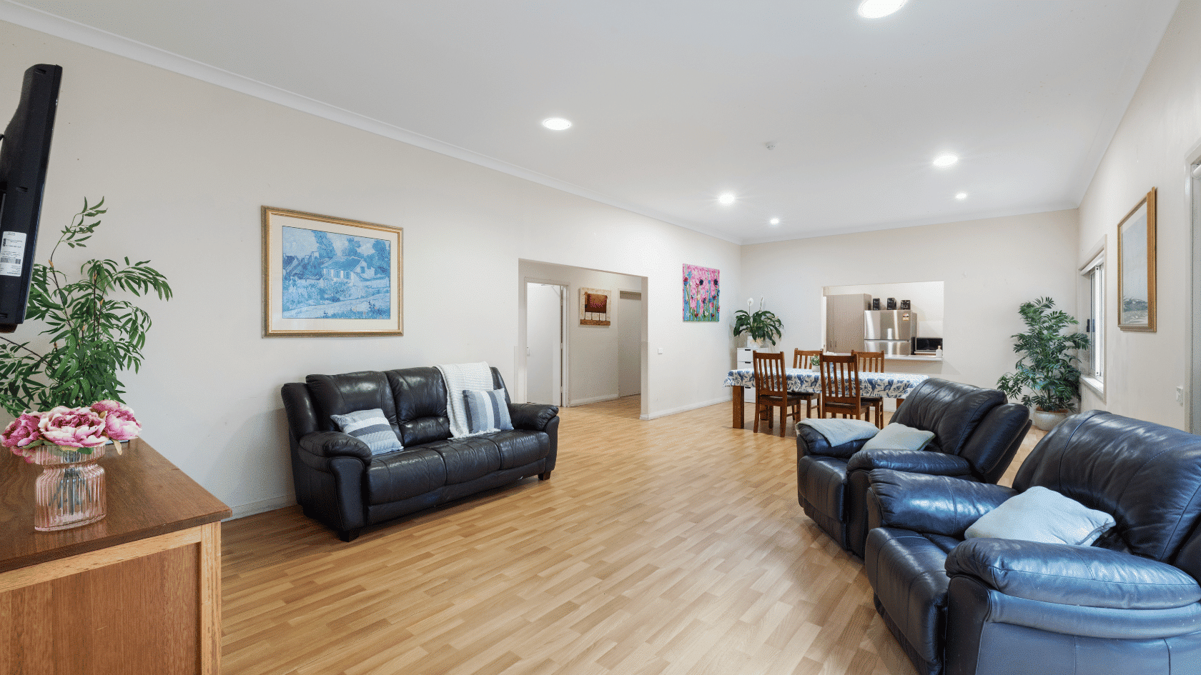 Elanora Heights - Shared 5-bedroom female home — Home image 4