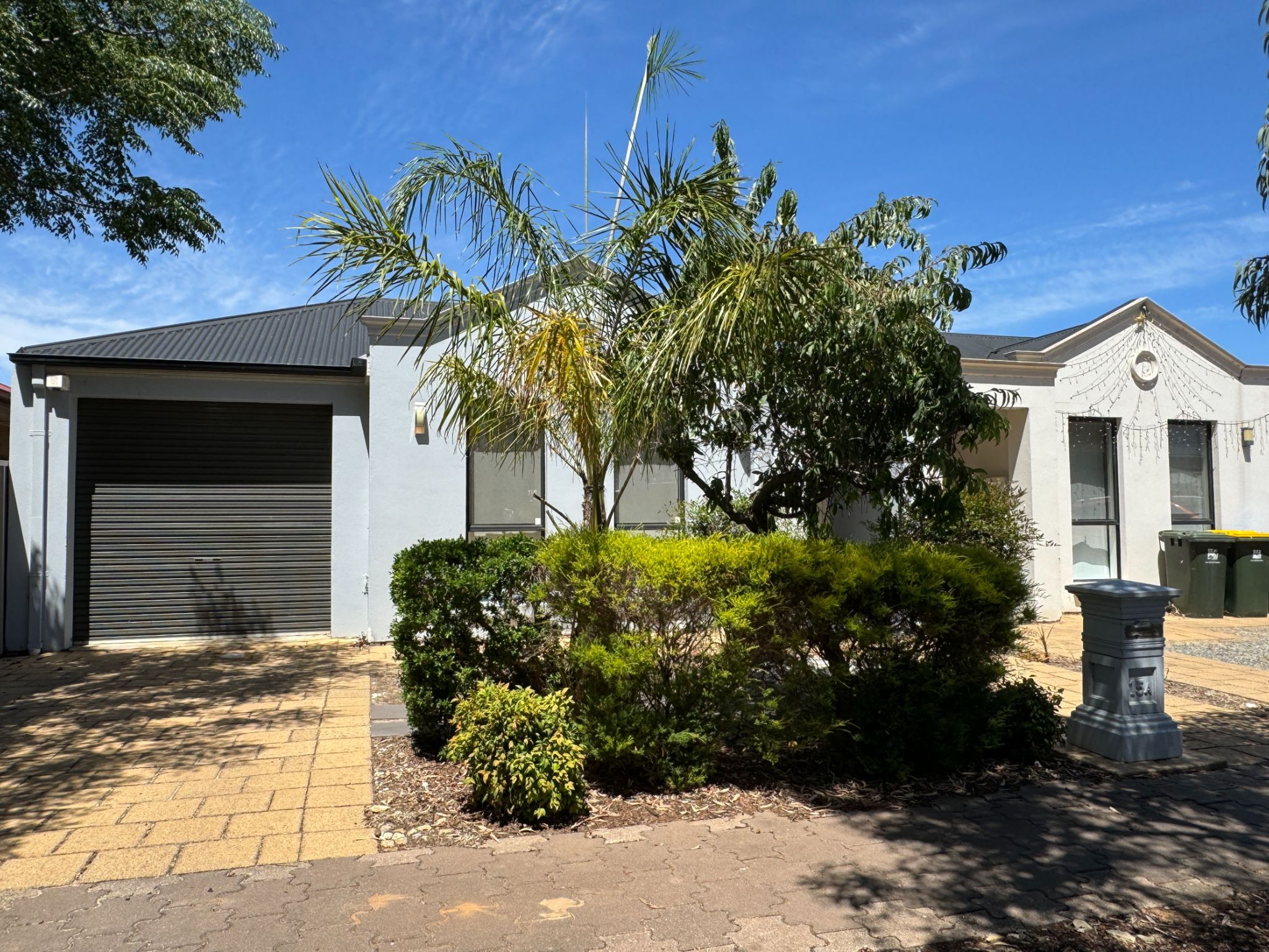 Stunning & Modern Home in a Peaceful Neighbourhood -Northfield — Home image 4