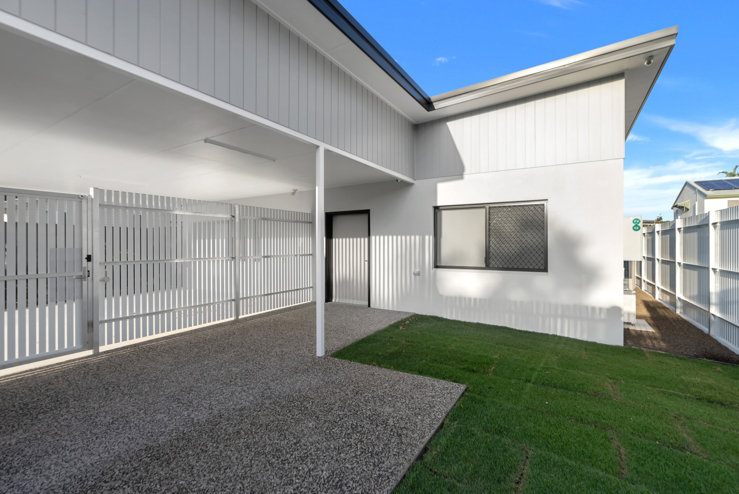 House and Villa close to shops at Yorkeys — Home image 2