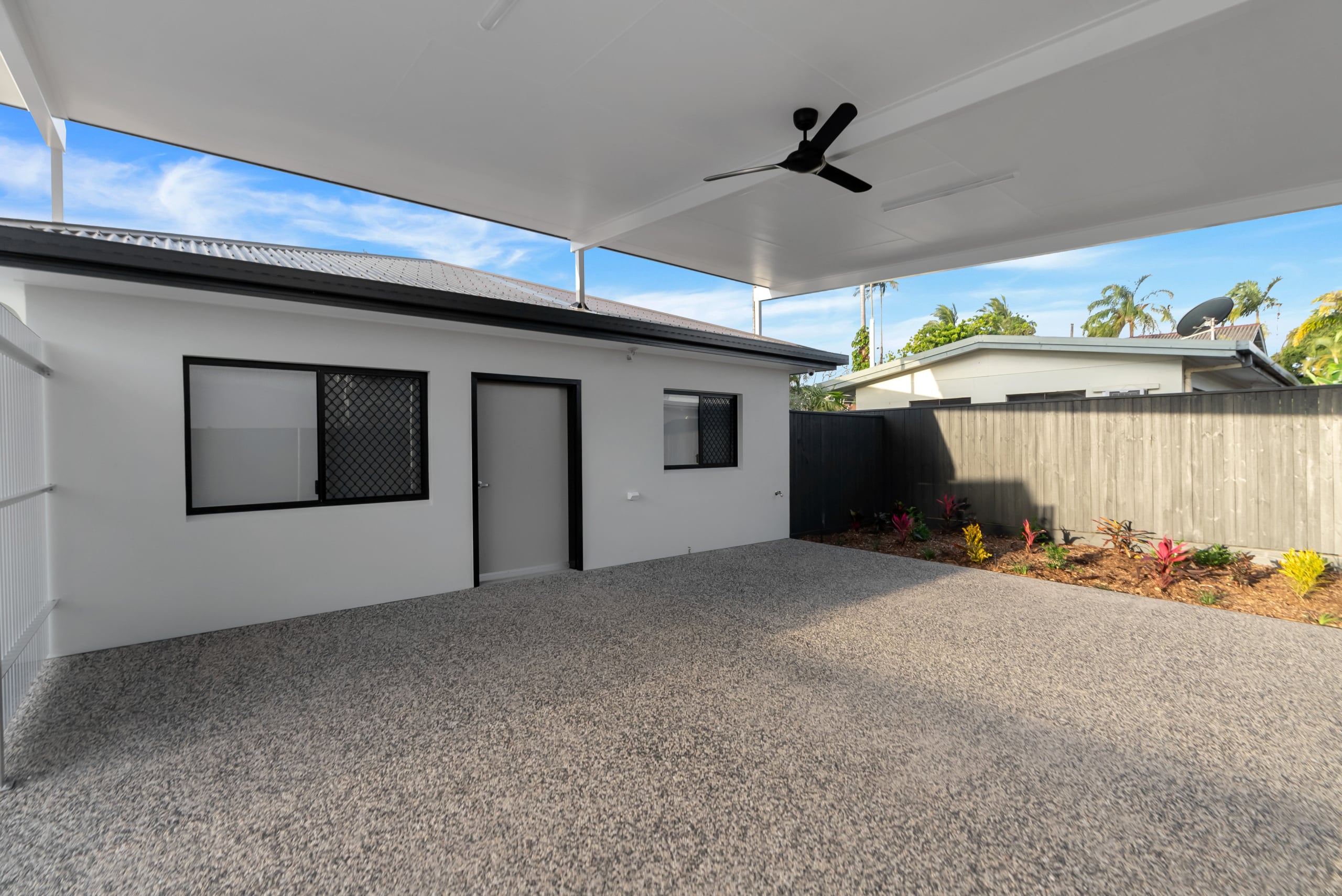House and Villa close to shops at Yorkeys — Home image 8