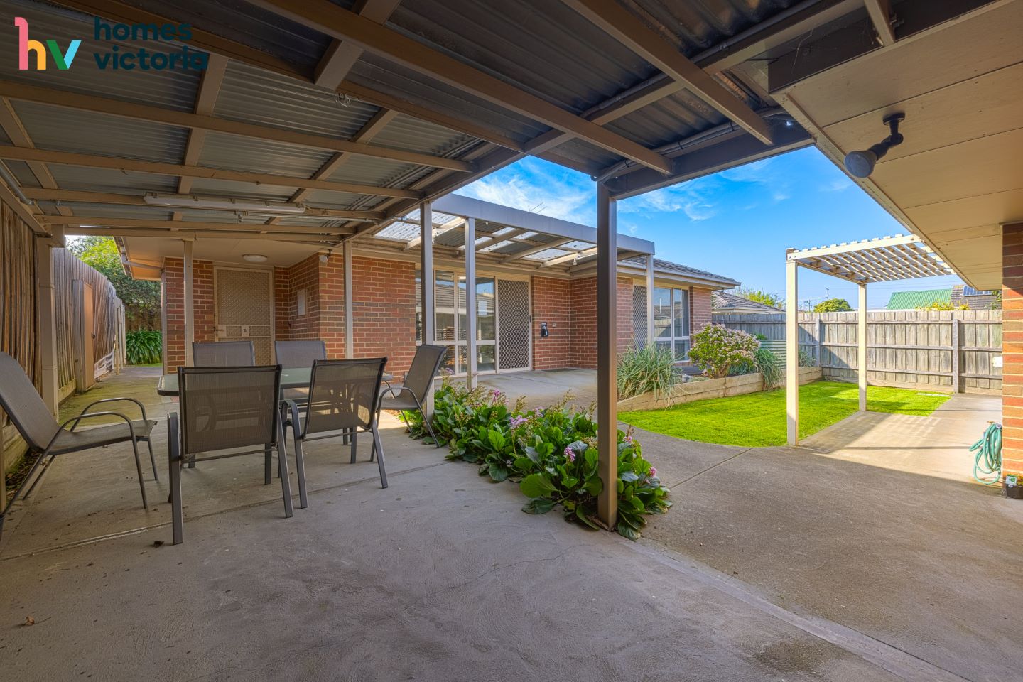 Light-filled home in wonderful location — Home image 11