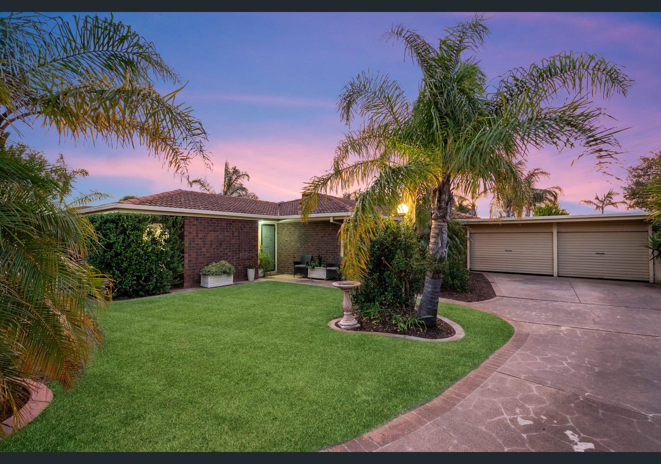 Warm and Private Danny Met Sally SIL Home in Prestigious West Lakes, Adelaide in West Lakes