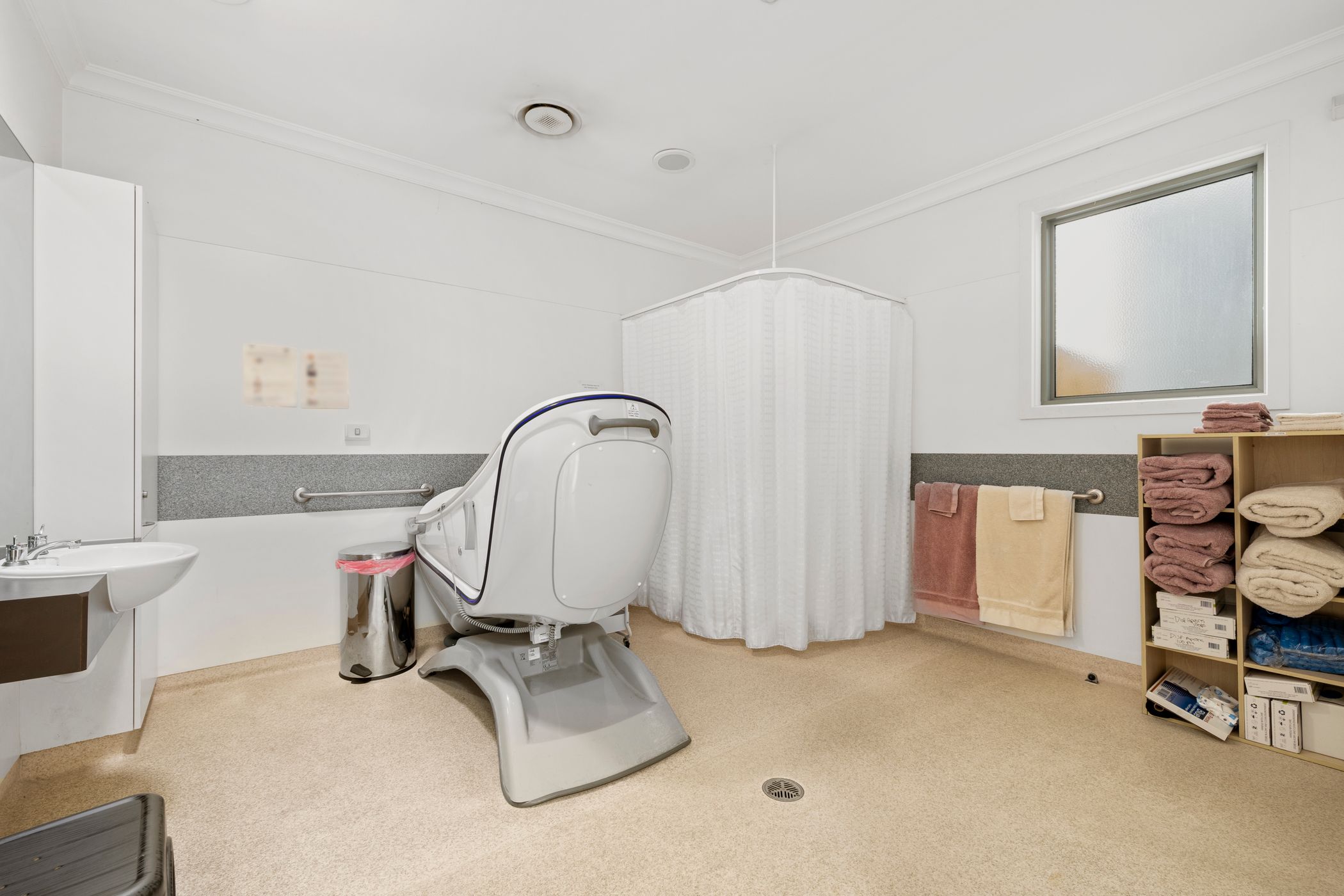 This contemporary home located in sought after Kew has 2 vacancies. — Home image 9