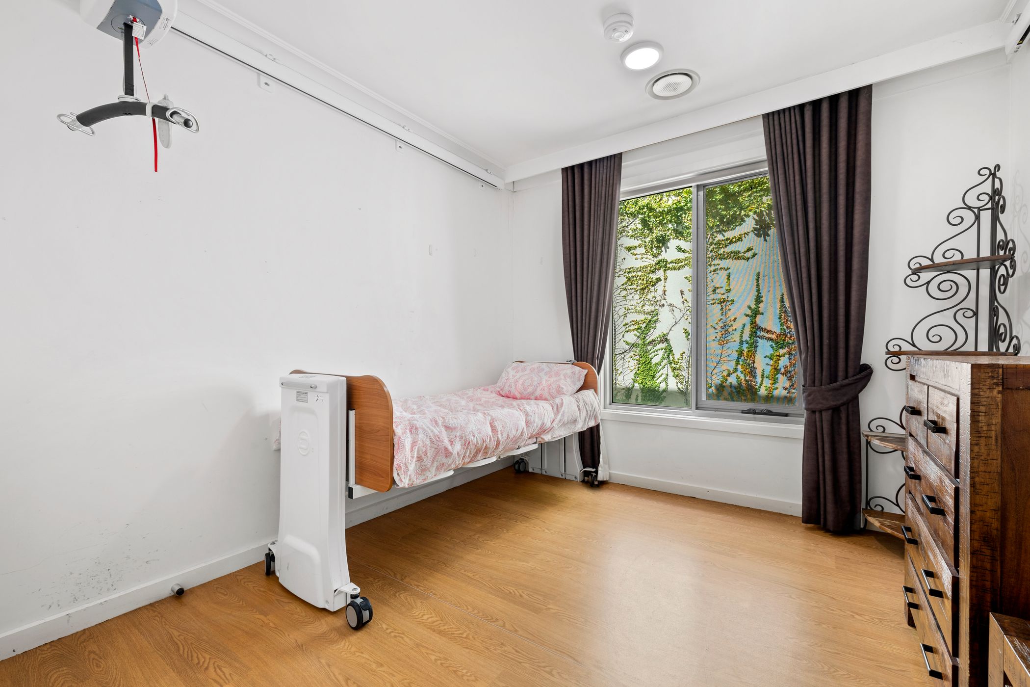This contemporary home located in sought after Kew has 2 vacancies. — Home image 10