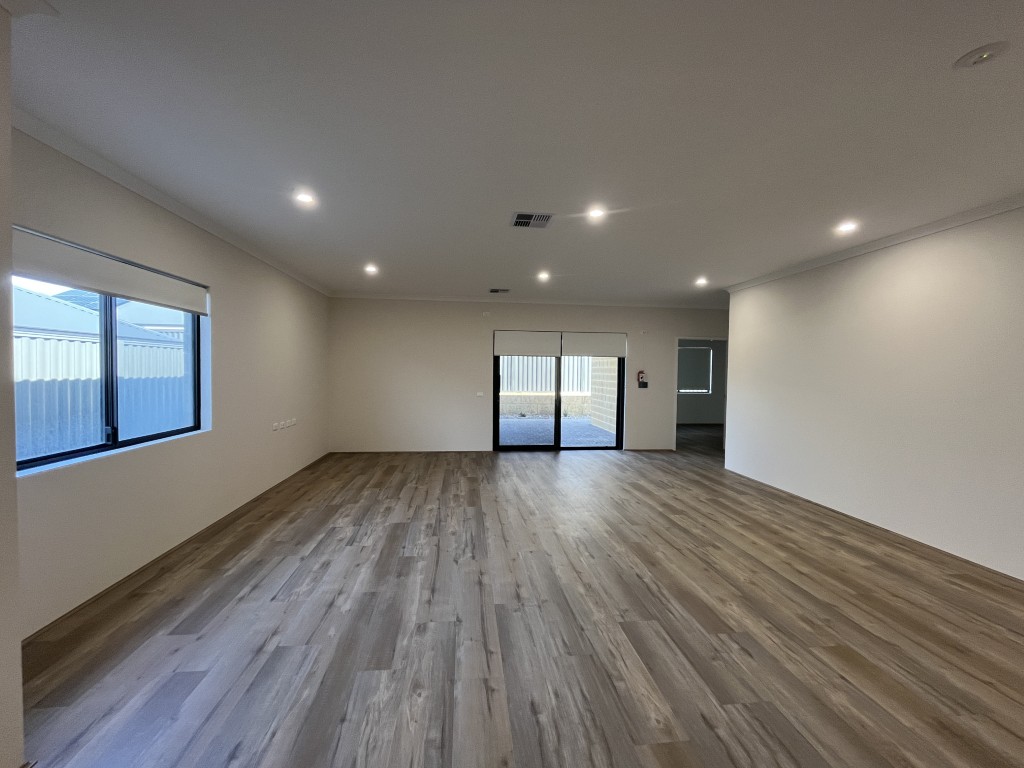Madora Bay: Seaside Living Awaits - 3 Resident HPS Home in Madora Bay