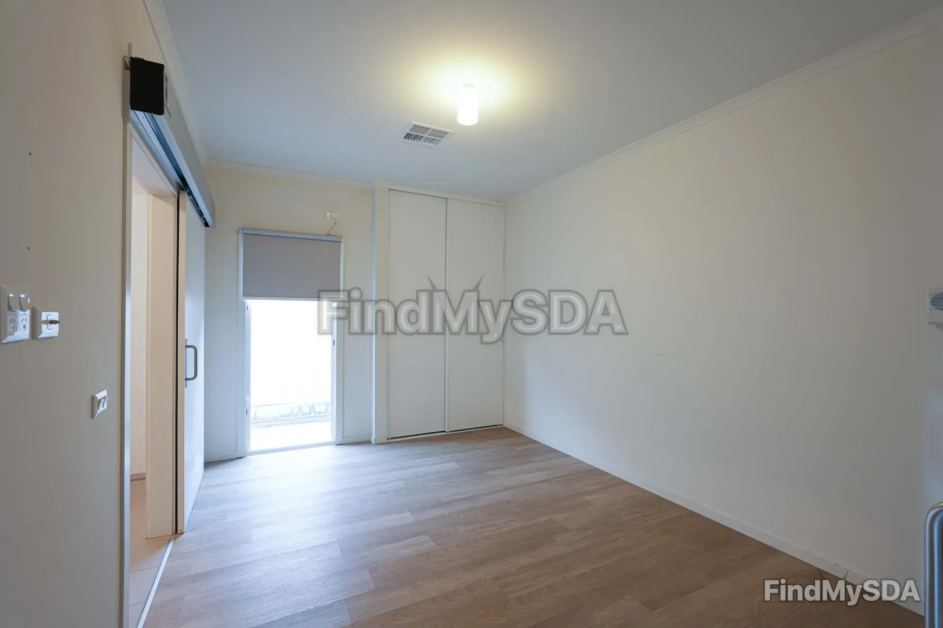 Miles Street — Home image 16