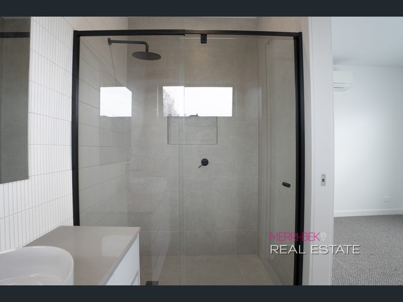 Beautiful 2-Bedroom Townhouse in Coburg – SIL, IL, STA in Coburg
