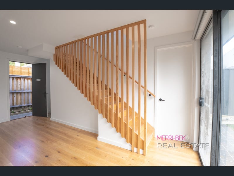 Beautiful 2-Bedroom Townhouse in Coburg – SIL, IL, STA — Home image 6