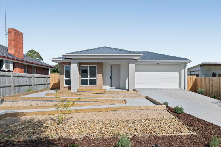 Doveton (Lacebark Street) in Doveton