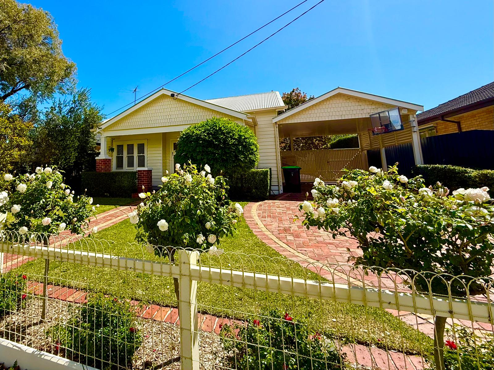 Charming SIL house in Cheltenham - Walking distance to Southland Westfield in Cheltenham