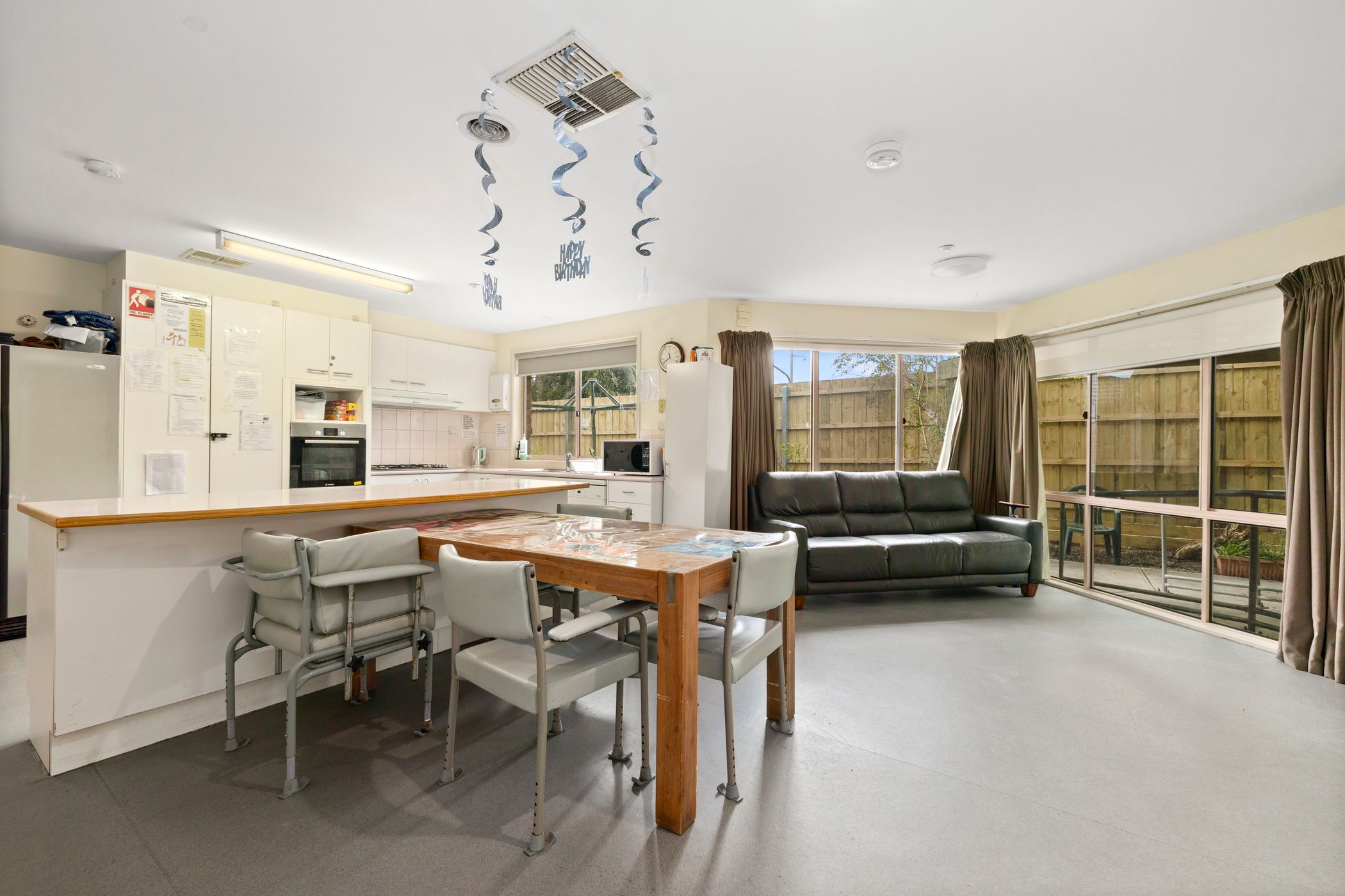 Spacious Aspendale Gardens Home — Home image 3