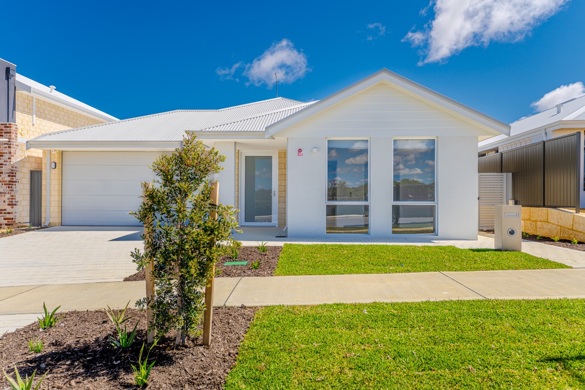Breathtaking Oceanfront Living in Mindarie — Home image 9
