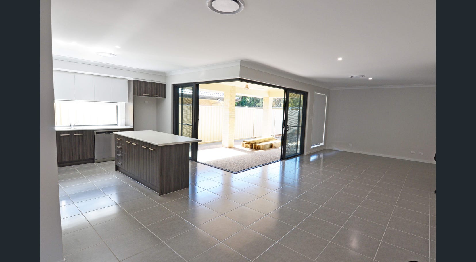 Female SIL Vacancy. Prime Location! — Home image 2