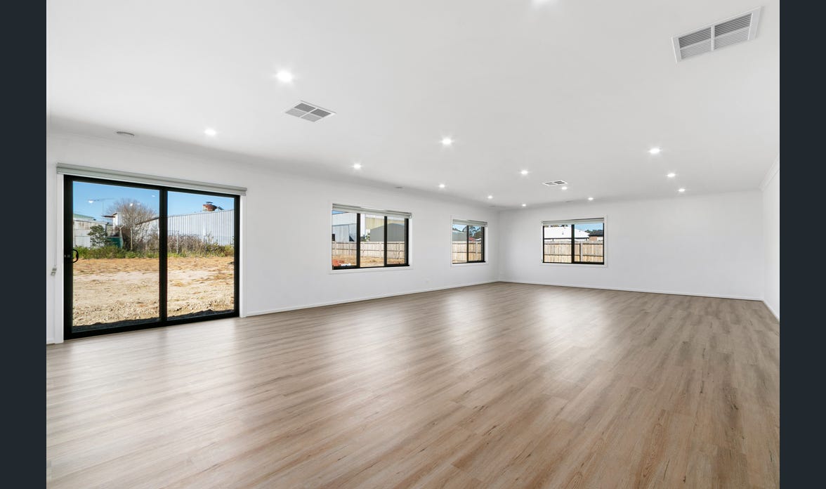Madden Street, Morwell – Accessible SIL Home with 3 Vacant Rooms — Home image 4