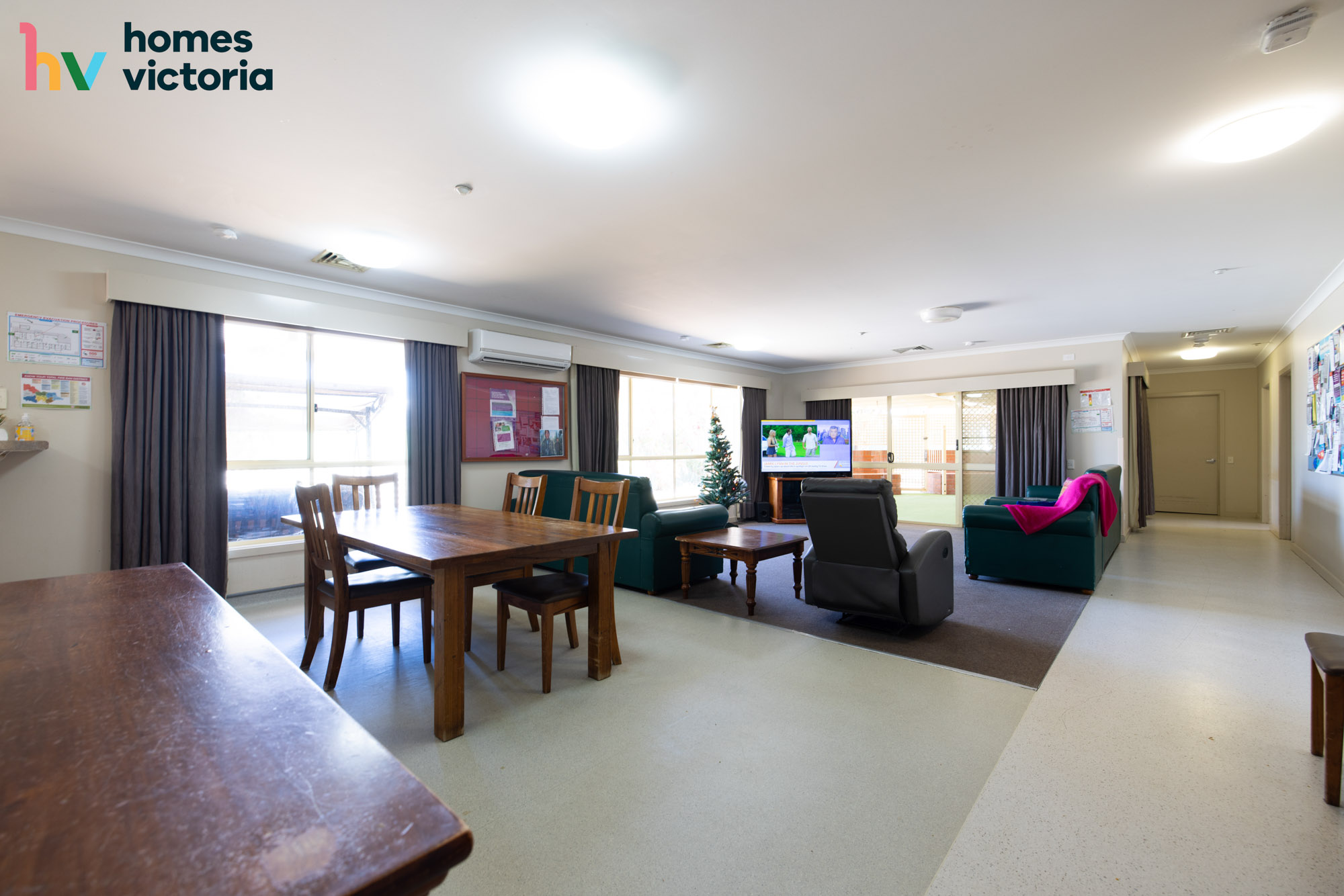 Spacious living amongst trees and gardens — Home image 6