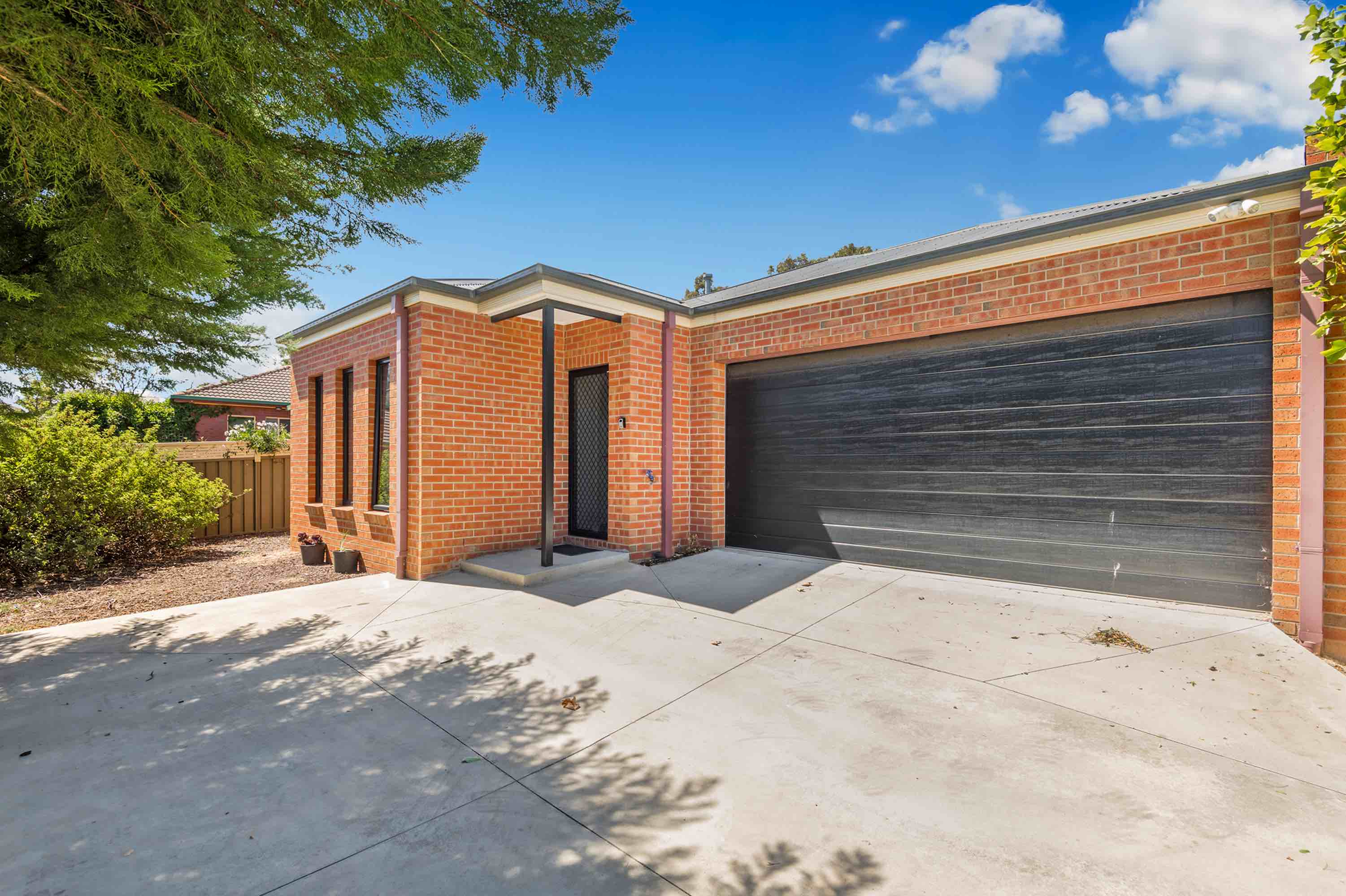 SIL Unit in Strathdale in Strathdale