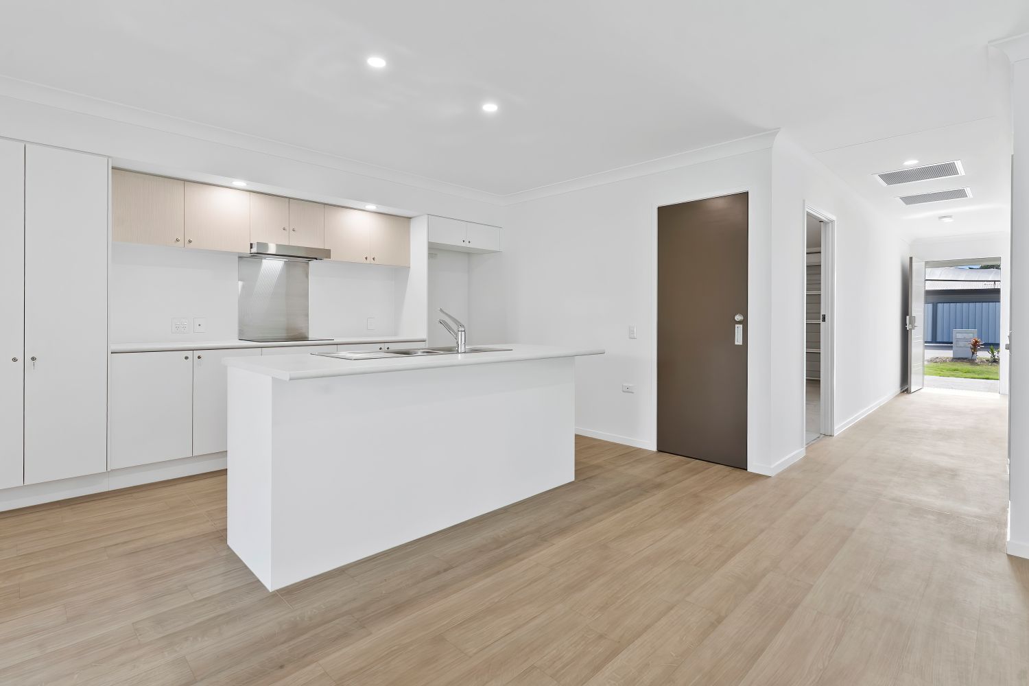Urangan, Hervey Bay QLD - Robust Duplex (Villa One) — Home image 28