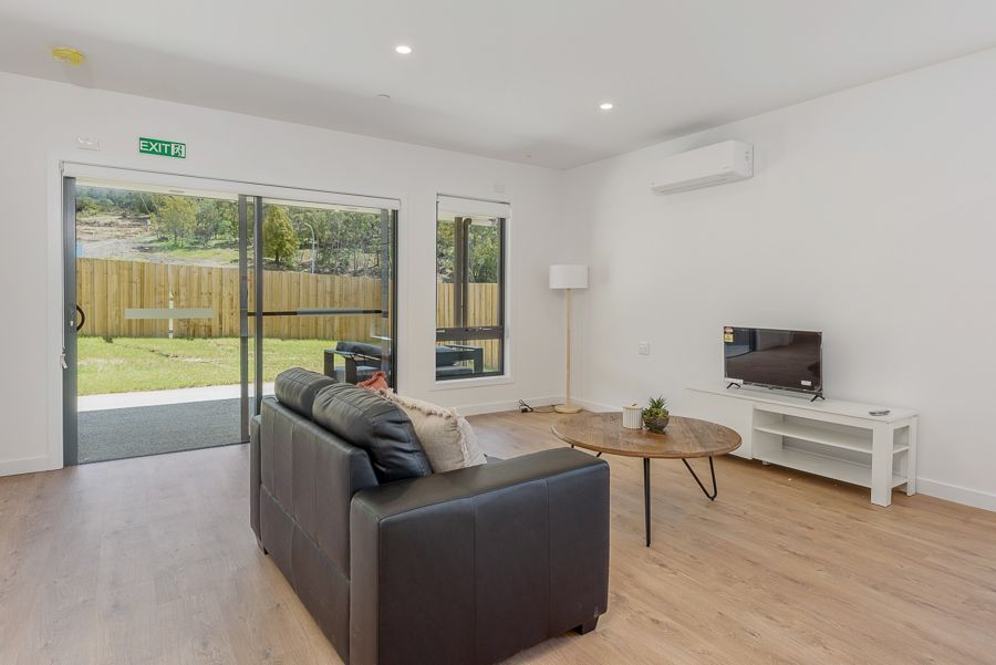 Accessible living at its best – custom features, fully accessible, high-quality home in Claremont — Home image 7