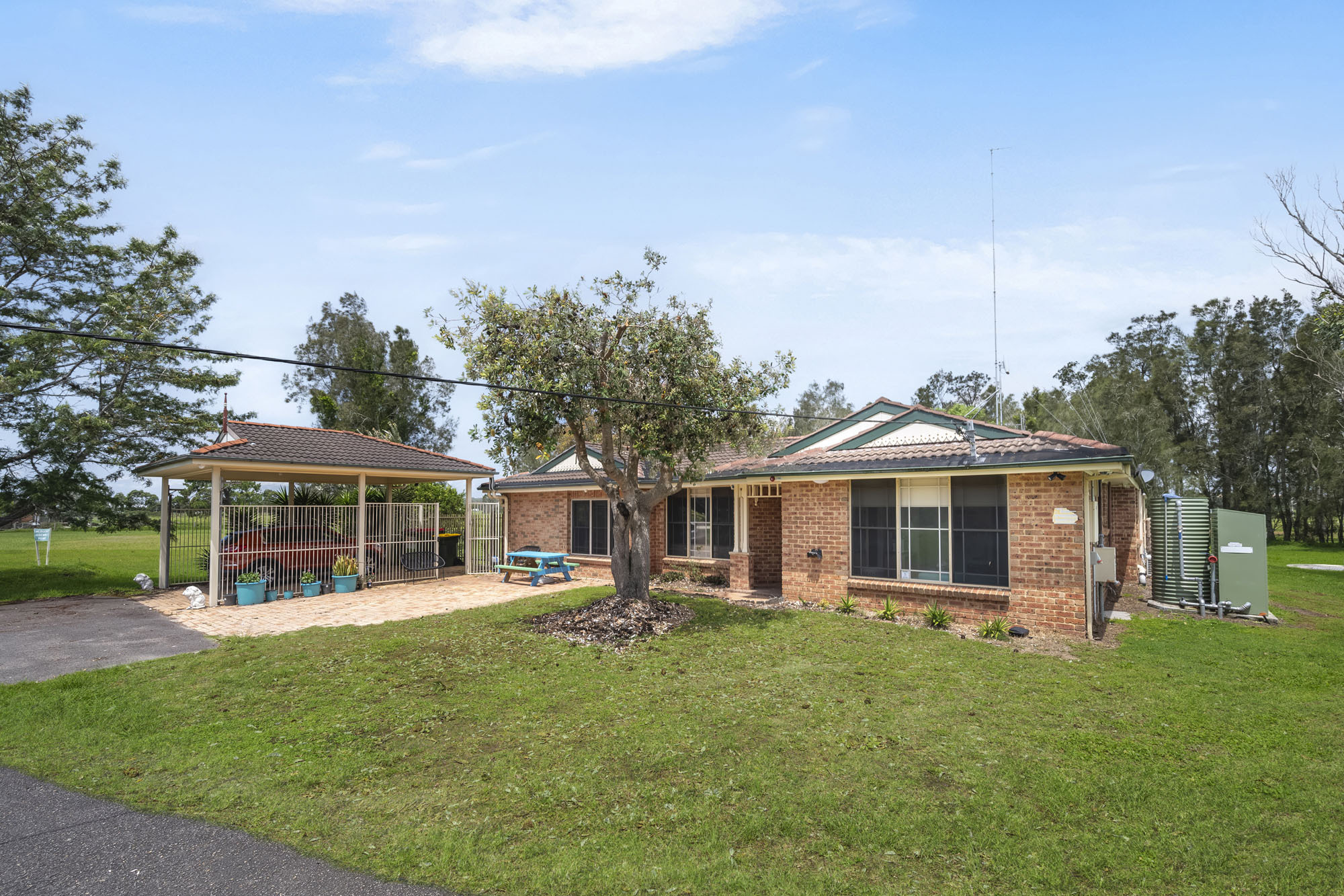 Self contained studio unit in Williamtown on acreage — Home image 4