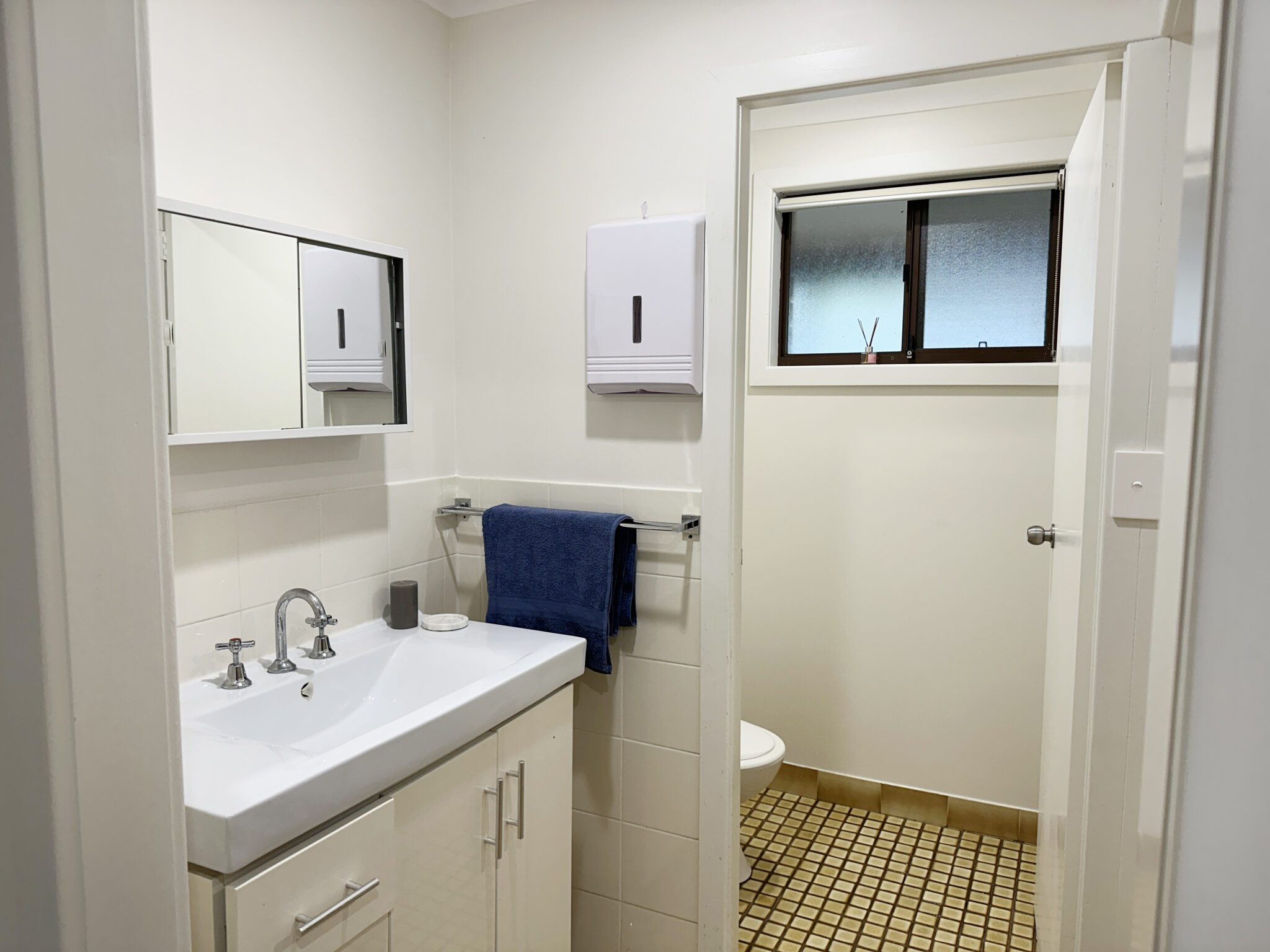 Single occupancy 2 bed villa, designed for Independent living in a great location — Home image 6