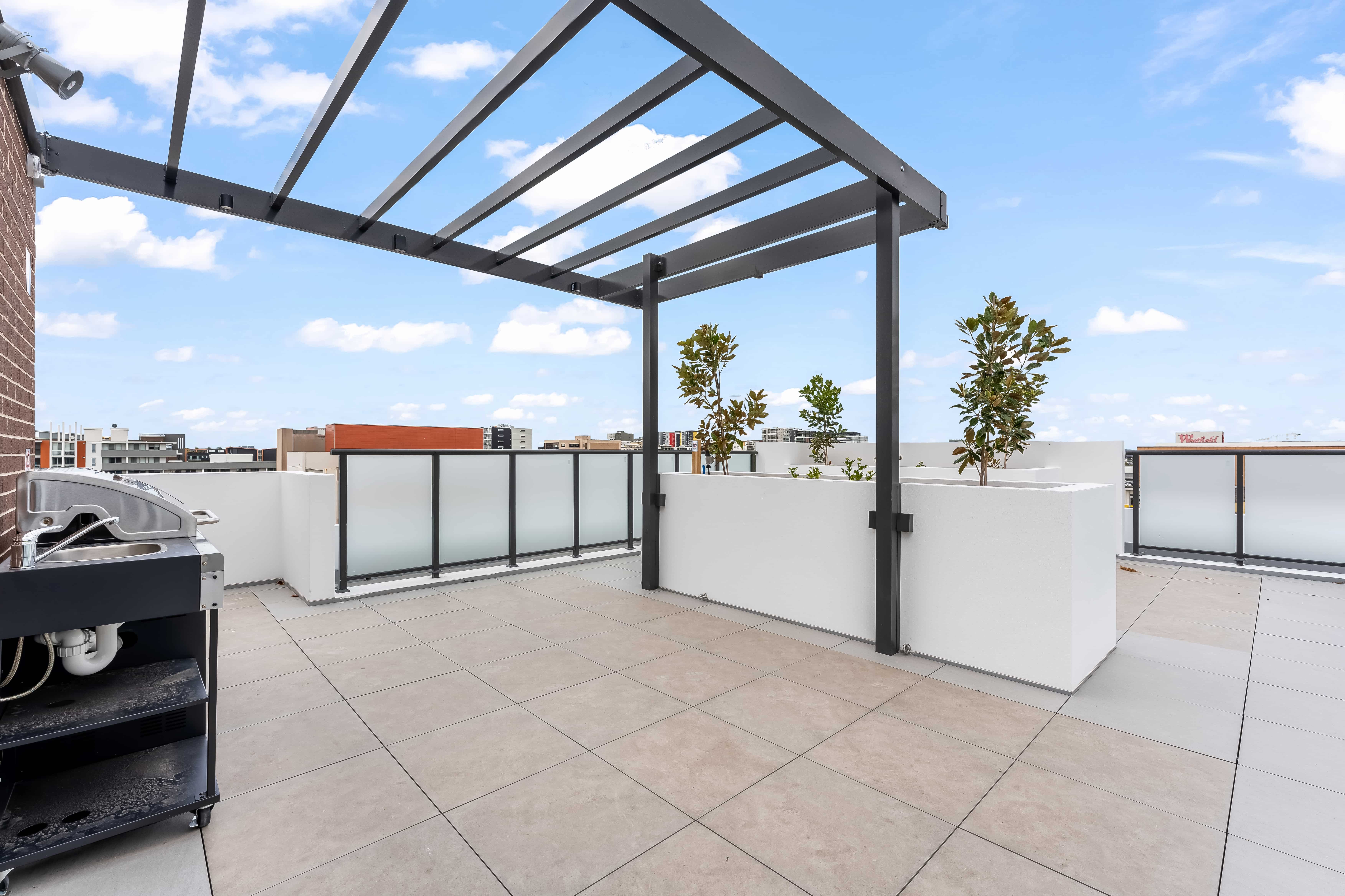 Prime location: HPS 1& 2-Bedroom SDA apartments in Liverpool — Home image 3