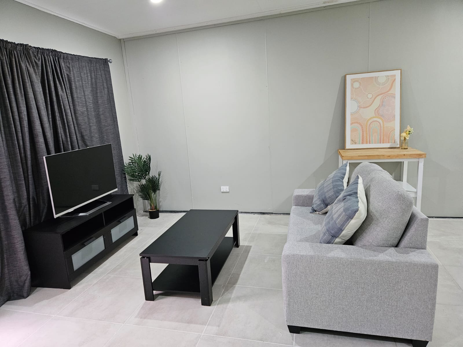 For Sole Occupancy- Fully furnished- Close to ameneties — Home image 3