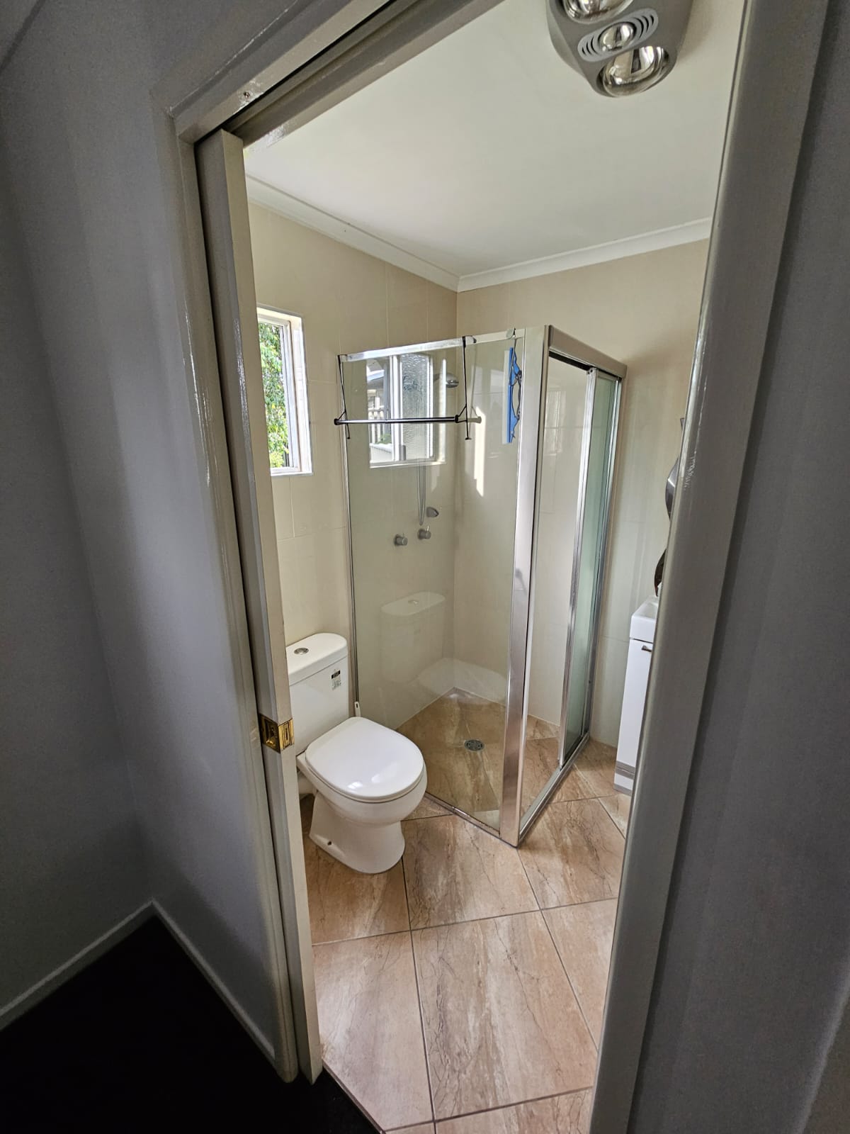 For Sole Occupancy- Fully furnished- Close to ameneties — Home image 4