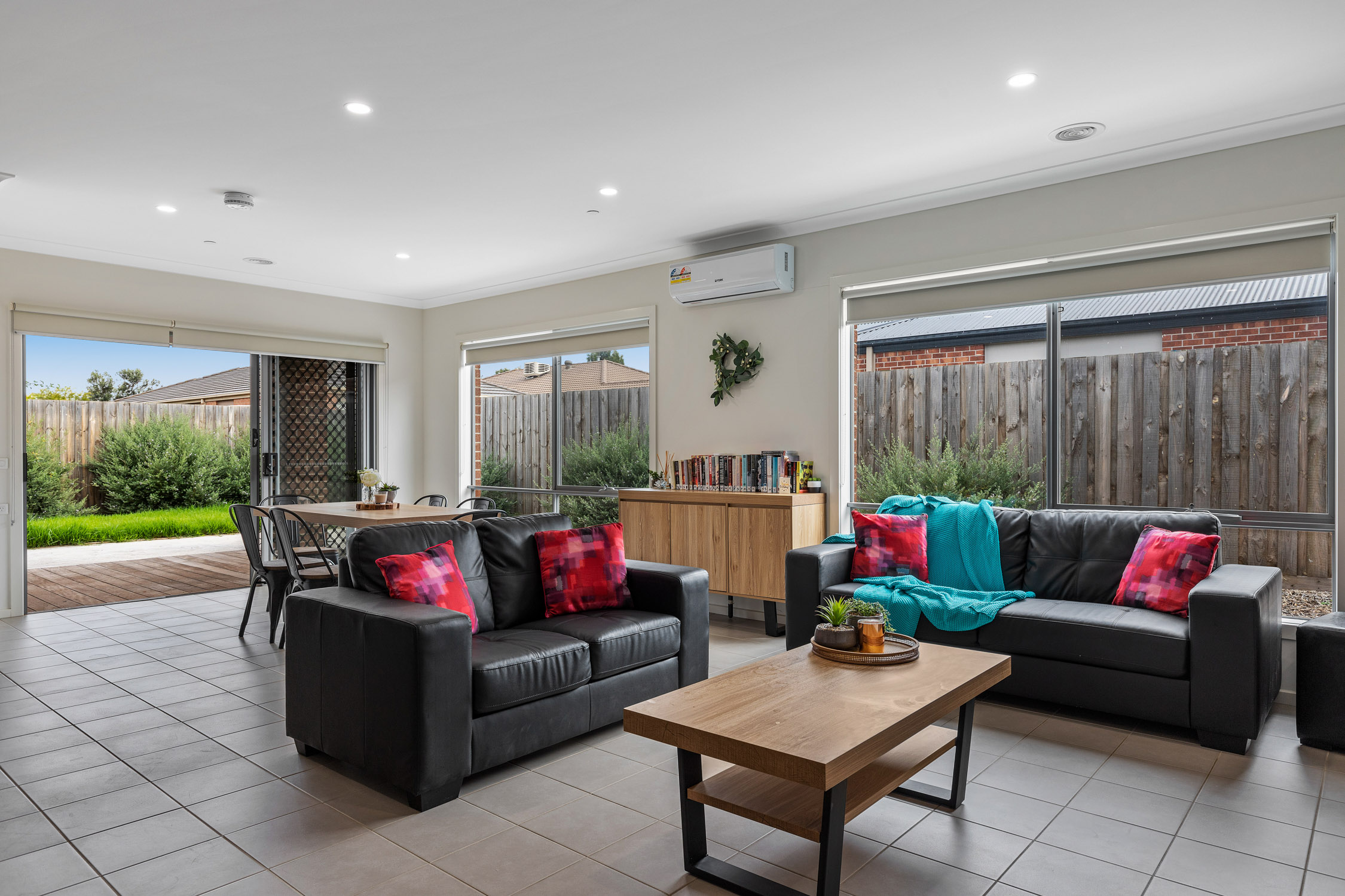 DEBONAIR HPS/FA (Female Only) - Craigieburn, Victoria — Home image 3