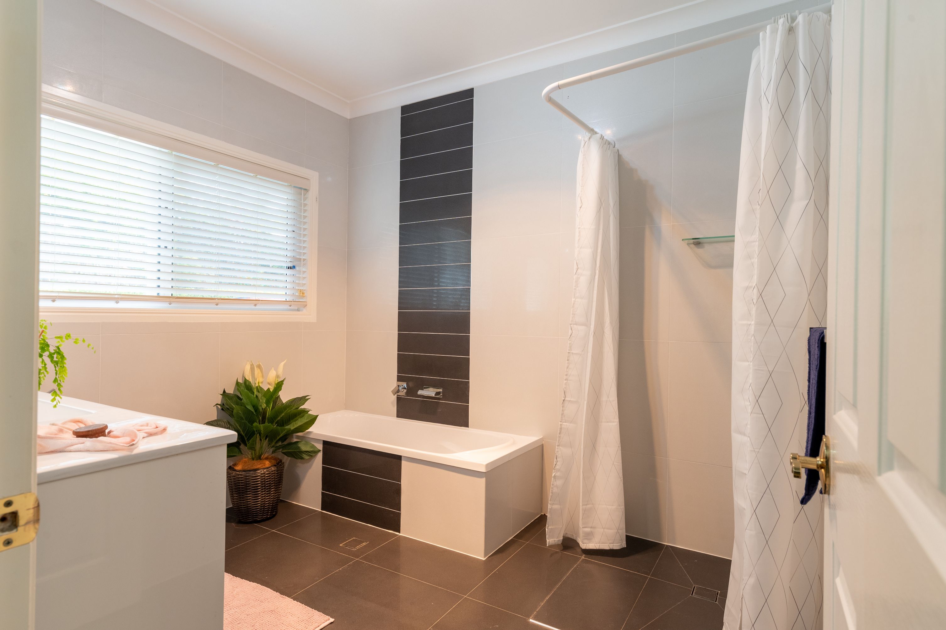 Luxury Short and Medium Term Accommodation — Home image 11
